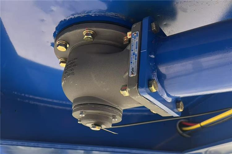 TITAN 45000 Liters Oil Tanker Trailer for Sale In Ghana - نصف مقطورة صهريج: صور 4 TITAN 45000 Liters Oil Tanker Trailer for Sale In Ghana - نصف مقطورة صهريج: صور 4