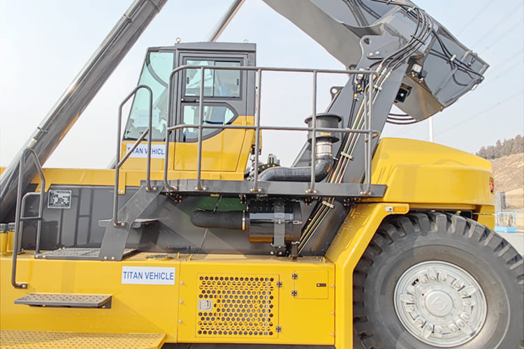 XCMG Container Reach Stacker for Sale in Ghana - رافعة للحاويات: صور 5 XCMG Container Reach Stacker for Sale in Ghana - رافعة للحاويات: صور 5