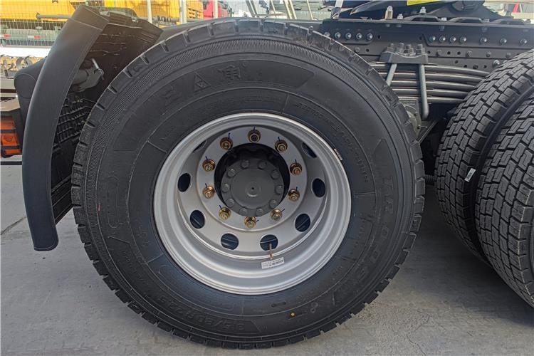 Sinotruk Howo 380hp 6x4 truck tractor for sale in Congo - شاحنة جرار: صور 4 Sinotruk Howo 380hp 6x4 truck tractor for sale in Congo - شاحنة جرار: صور 4