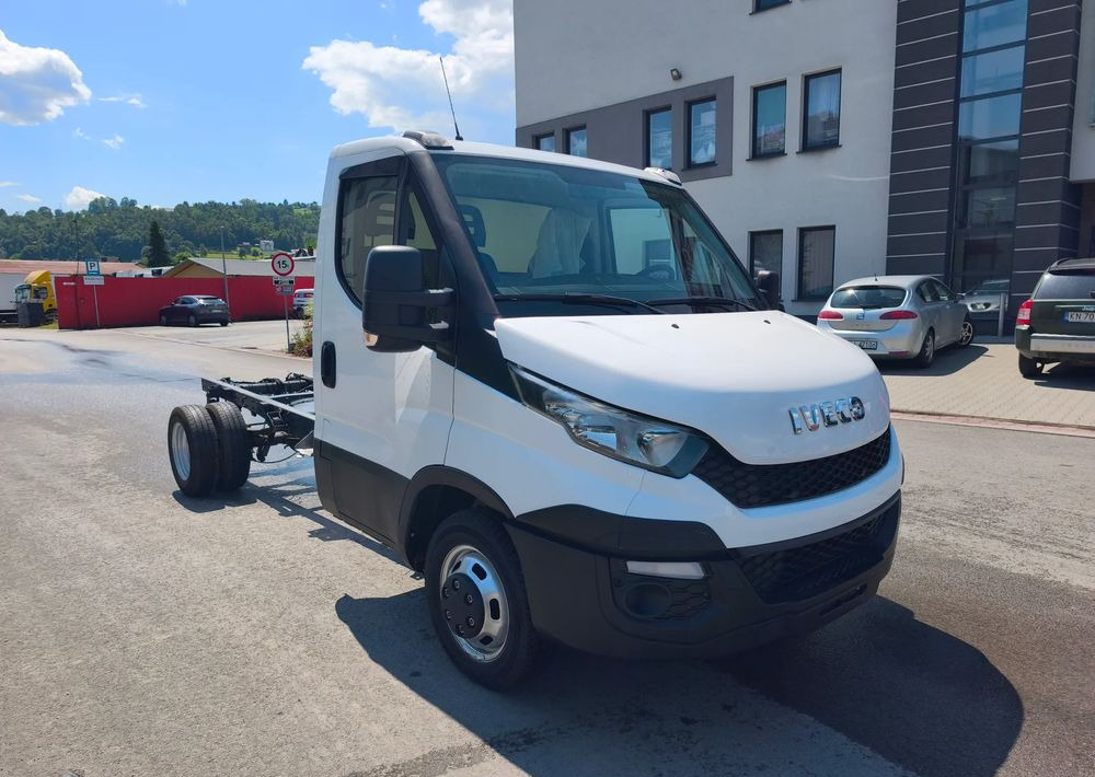 Iveco DAILY 35c14 2.3 hpi rama do zabudowy, 3,75 rozstaw - الشاسيه شاحنة: صور 3 Iveco DAILY 35c14 2.3 hpi rama do zabudowy, 3,75 rozstaw - الشاسيه شاحنة: صور 3