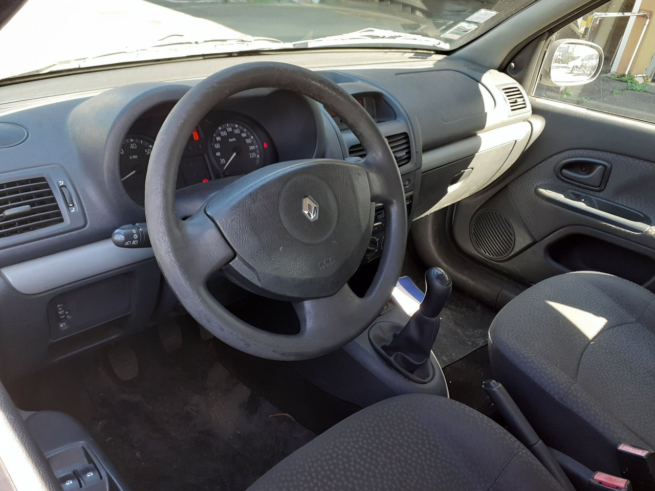 8977-XS-72 - RENAULT Clio Campus 1.5 dci - سيارة: صور 5 8977-XS-72 - RENAULT Clio Campus 1.5 dci - سيارة: صور 5