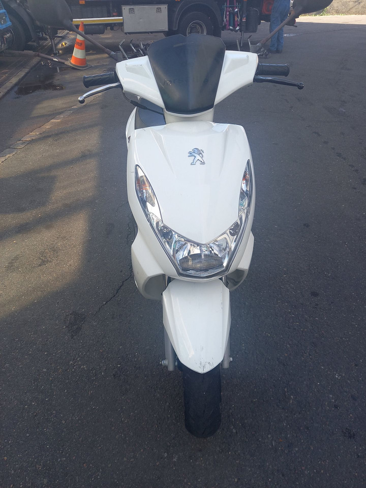 SCOOTER PEUGEOT KISBEE 50cc, 2 places, porte bagage, ralenti - دراجة بخارية: صور 4 SCOOTER PEUGEOT KISBEE 50cc, 2 places, porte bagage, ralenti - دراجة بخارية: صور 4