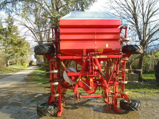 Kverneland ts 500 - الة بذر: صور 3 Kverneland ts 500 - الة بذر: صور 3