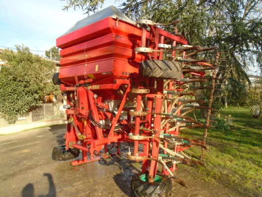 Kverneland ts 500 - الة بذر: صور 5 Kverneland ts 500 - الة بذر: صور 5