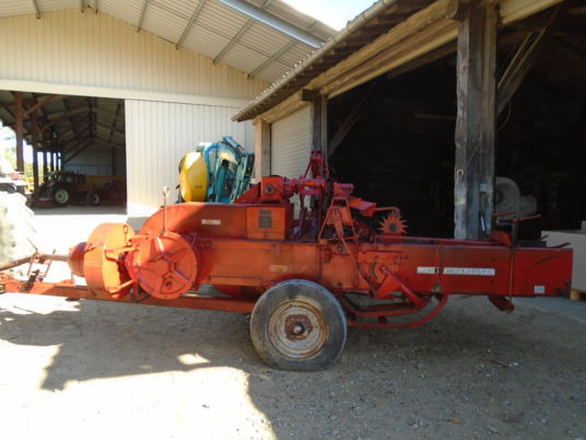 Massey Ferguson 10-8 - مكبس البالات المستطيله: صور 1 Massey Ferguson 10-8 - مكبس البالات المستطيله: صور 1
