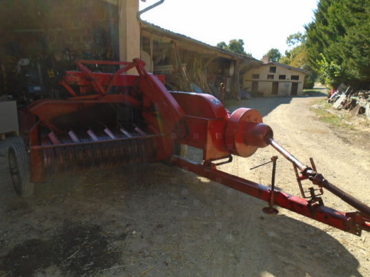 Massey Ferguson 10-8 - مكبس البالات المستطيله: صور 4 Massey Ferguson 10-8 - مكبس البالات المستطيله: صور 4