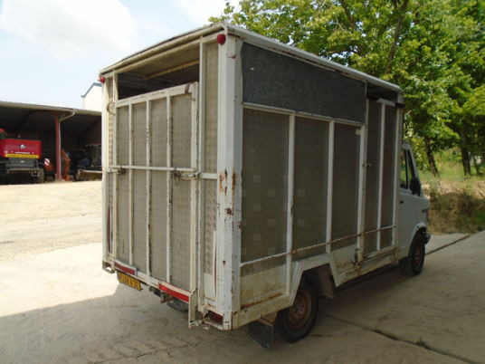 Mercedes 307D - شاحنة نقل المواشي شاحنة: صور 2 Mercedes 307D - شاحنة نقل المواشي شاحنة: صور 2