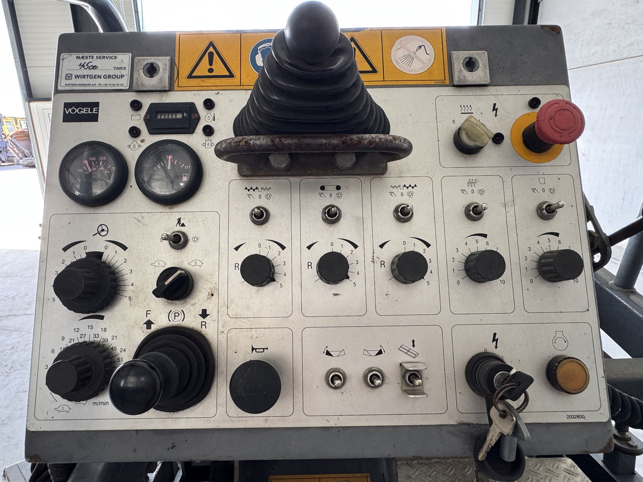 Vögele Super 800 - العامل بالقار: صور 4 Vögele Super 800 - العامل بالقار: صور 4