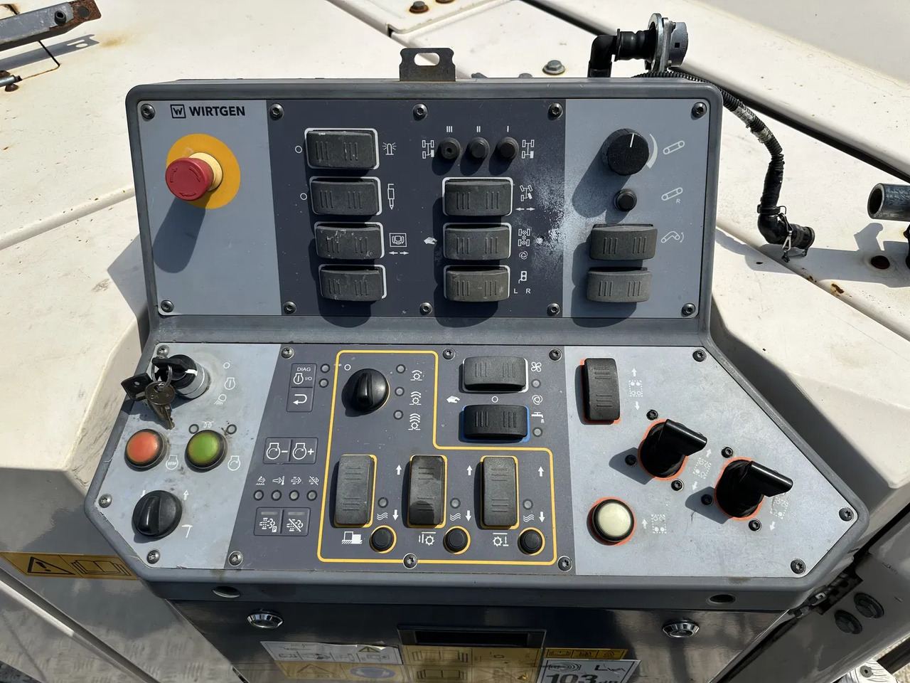 Wirtgen W 100 CFi - ماكينات لصقل الأسفلت: صور 4 Wirtgen W 100 CFi - ماكينات لصقل الأسفلت: صور 4