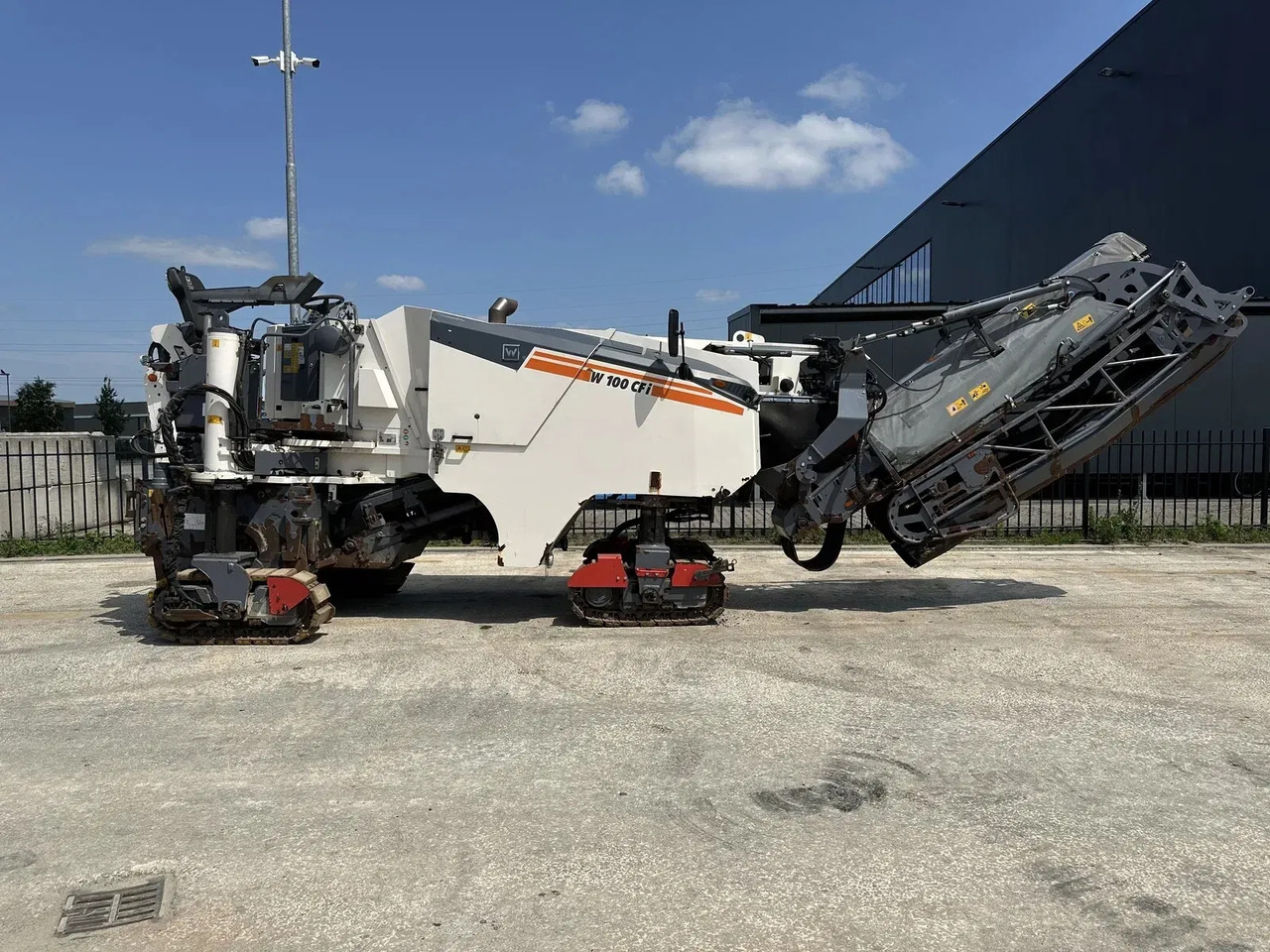 Wirtgen W 100 CFi - ماكينات لصقل الأسفلت: صور 1 Wirtgen W 100 CFi - ماكينات لصقل الأسفلت: صور 1