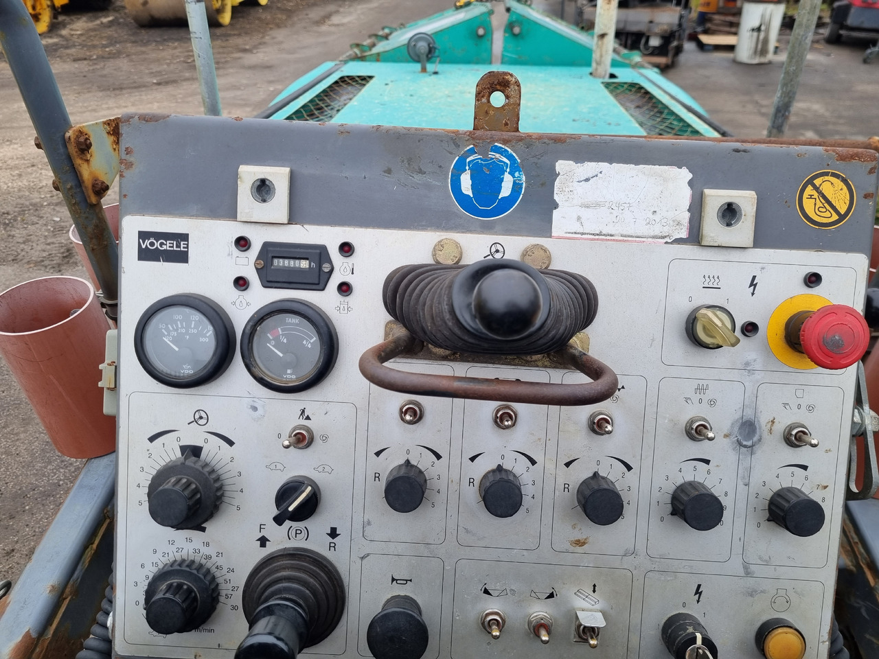 VÖGELE SUPER 800 - العامل بالقار: صور 4 VÖGELE SUPER 800 - العامل بالقار: صور 4