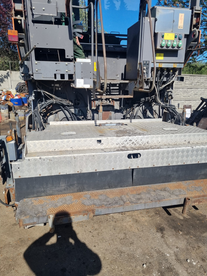 VOLVO TITAN 6870 - العامل بالقار: صور 1 VOLVO TITAN 6870 - العامل بالقار: صور 1