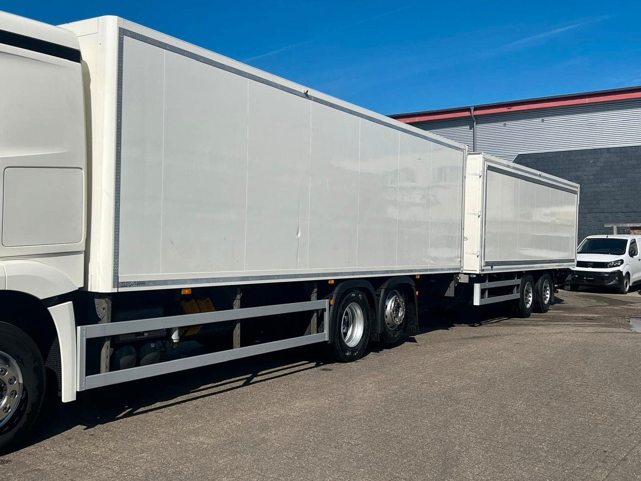 بصندوق مغلق شاحنة Mercedes-Benz Actros 2543 Komplettzug Voll-Luft - Lange Koffer: صور 11