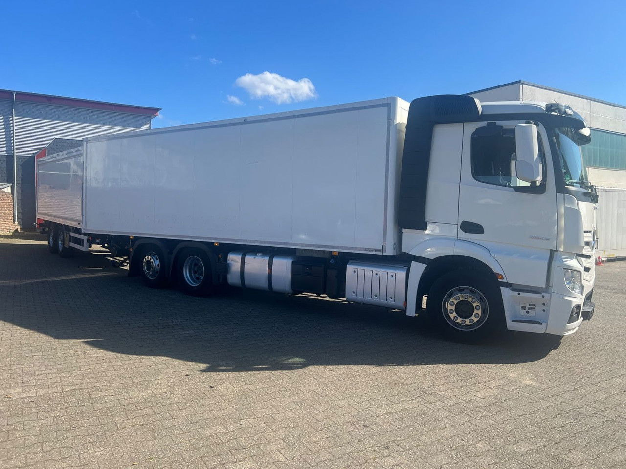 Mercedes-Benz Actros 2543 LBW Voll-Luft-Gefed-Lang Kof - بصندوق مغلق شاحنة: صور 4 Mercedes-Benz Actros 2543 LBW Voll-Luft-Gefed-Lang Kof - بصندوق مغلق شاحنة: صور 4