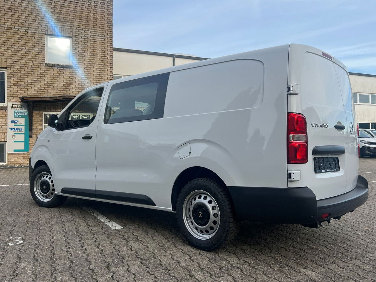 Opel Vivaro Flex L3 6 Sitze Allwetter AHK Rückfahrka - فان المدمجة: صور 4 Opel Vivaro Flex L3 6 Sitze Allwetter AHK Rückfahrka - فان المدمجة: صور 4