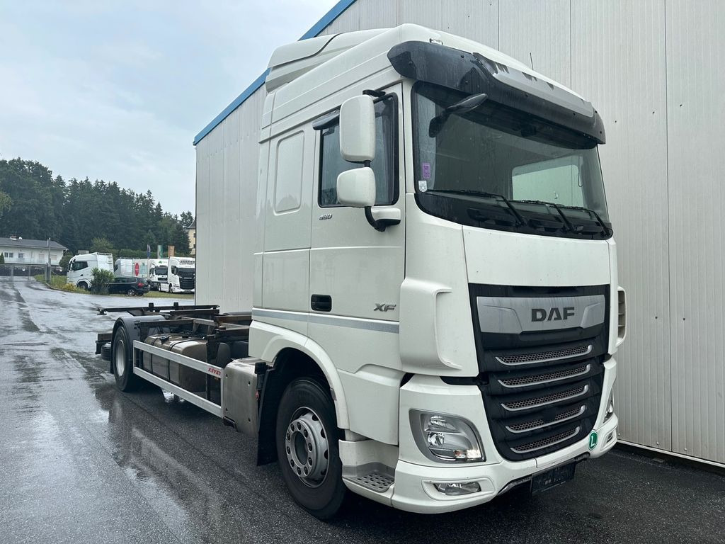 DAF XF 460 SpaceCab Retarder TÜV neu DAF XF 460 SpaceCab Retarder - شاحنات الحاويات/ جسم علوي قابل للتغيير شاحنة: صور 2 DAF XF 460 SpaceCab Retarder TÜV neu DAF XF 460 SpaceCab Retarder - شاحنات الحاويات/ جسم علوي قابل للتغيير شاحنة: صور 2