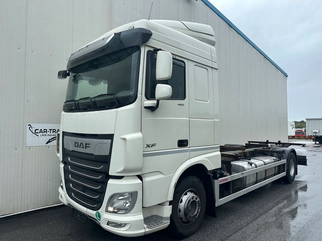 DAF XF 460 SpaceCab Retarder TÜV neu DAF XF 460 SpaceCab Retarder - شاحنات الحاويات/ جسم علوي قابل للتغيير شاحنة: صور 1 DAF XF 460 SpaceCab Retarder TÜV neu DAF XF 460 SpaceCab Retarder - شاحنات الحاويات/ جسم علوي قابل للتغيير شاحنة: صور 1