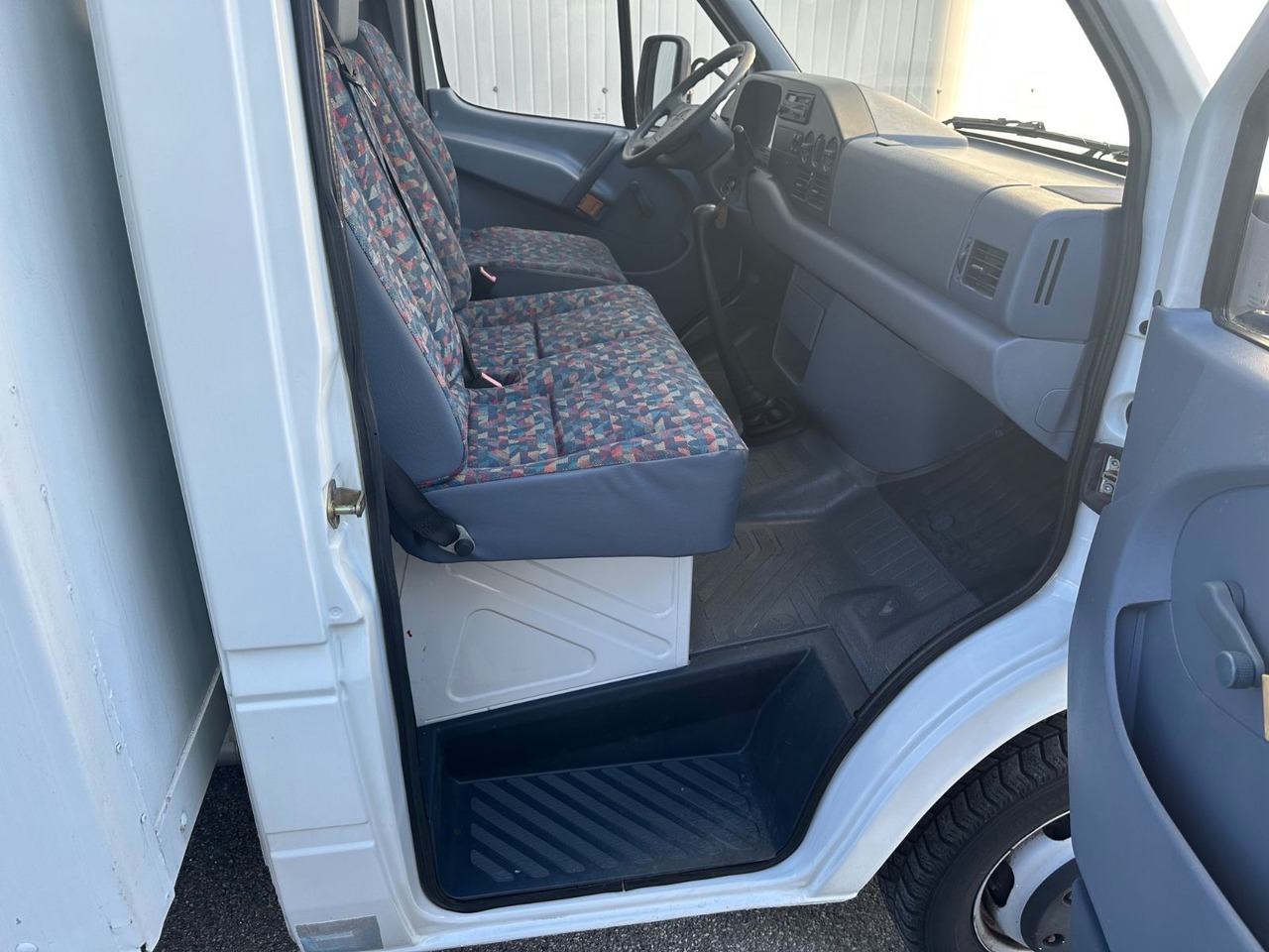 Mercedes-Benz 412 D Koffer Klima - الشاحنات الصغيرة صندوق مغلق: صور 5 Mercedes-Benz 412 D Koffer Klima - الشاحنات الصغيرة صندوق مغلق: صور 5
