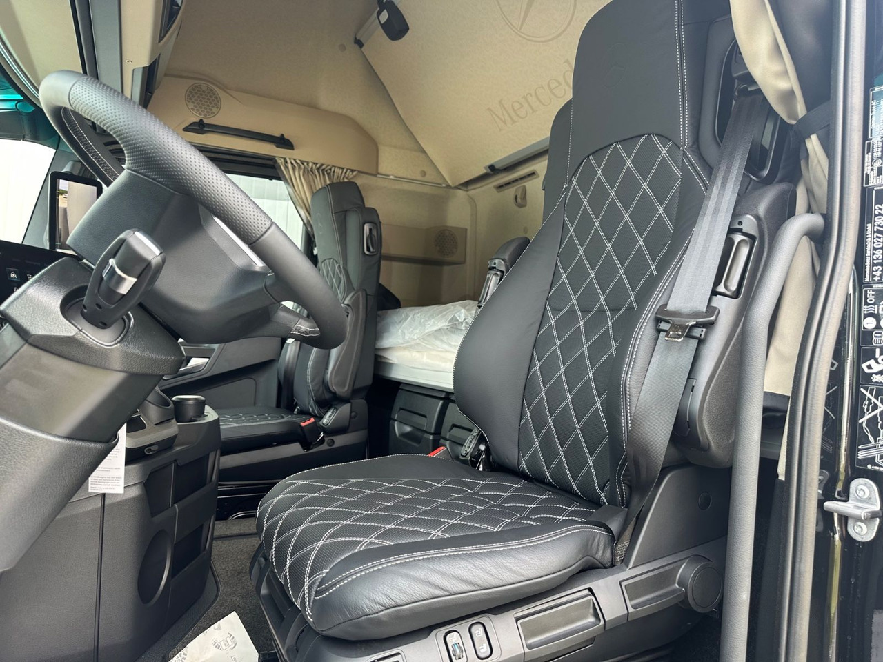 Mercedes-Benz Actros 1863 Final Edition Vollausstattung - شاحنة جرار: صور 5 Mercedes-Benz Actros 1863 Final Edition Vollausstattung - شاحنة جرار: صور 5