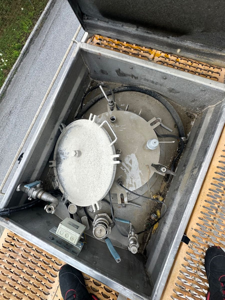 Schwarzmüller Chemi L4BH 42050L Lift BPW - نصف مقطورة صهريج: صور 5 Schwarzmüller Chemi L4BH 42050L Lift BPW - نصف مقطورة صهريج: صور 5