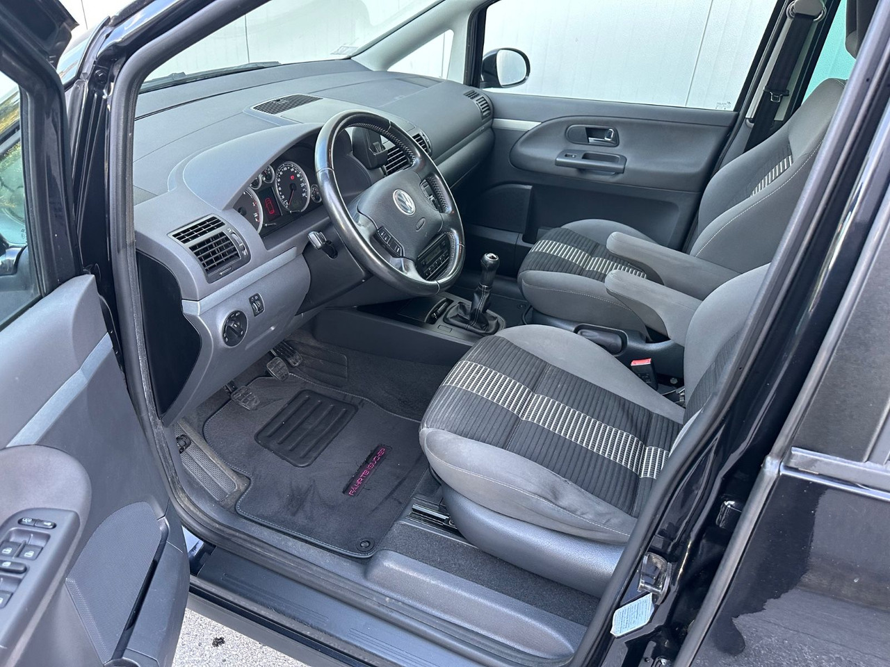 Volkswagen Sharan 2.0TDI Comfortline - ميكروباص: صور 5 Volkswagen Sharan 2.0TDI Comfortline - ميكروباص: صور 5