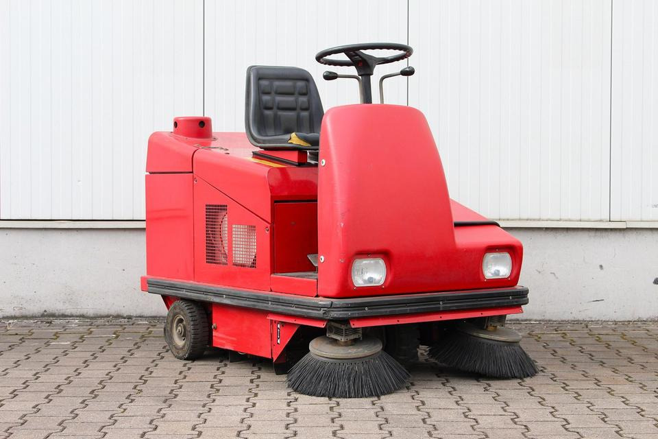 RCM R703 E/1 elektro Aufsitz- Kehrsaugmaschine Kehrmaschine - كناسة المناطق الصناعية: صور 3 RCM R703 E/1 elektro Aufsitz- Kehrsaugmaschine Kehrmaschine - كناسة المناطق الصناعية: صور 3