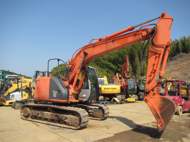 HITACHI ZX135USK - حفارات زحافة: صور 5 HITACHI ZX135USK - حفارات زحافة: صور 5