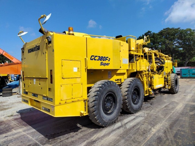 KOMATSU GC380F-2 - ماكينات لصقل الأسفلت: صور 3 KOMATSU GC380F-2 - ماكينات لصقل الأسفلت: صور 3