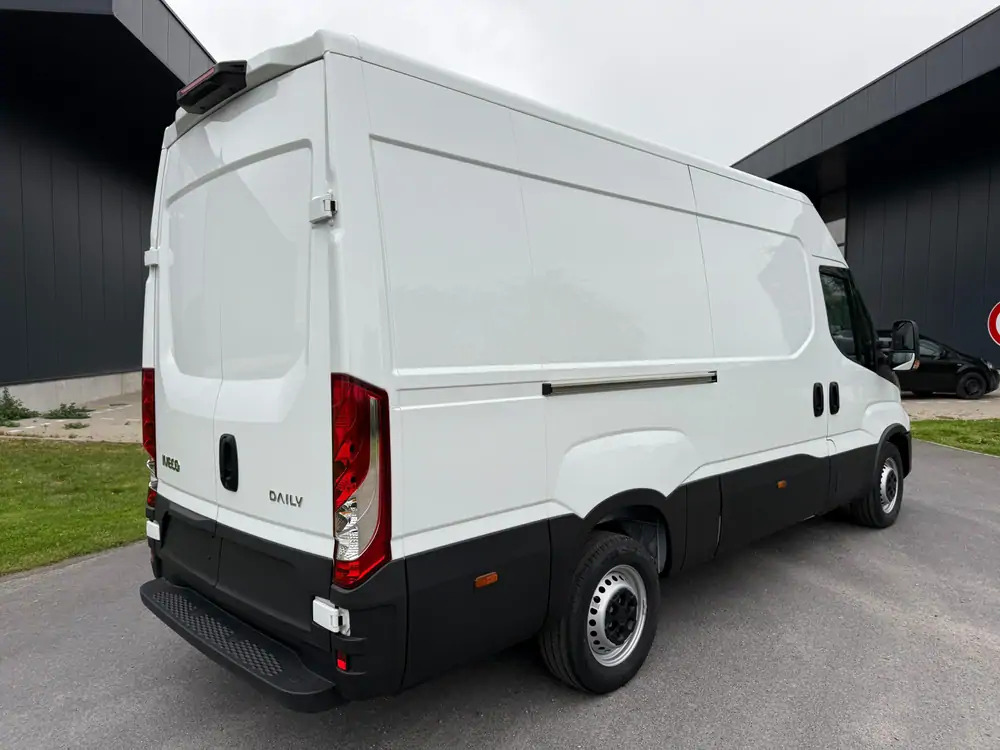 Iveco Daily 35-140 *L2H2*DISPO DE STOCK*Airco*Cruise control - فان: صور 5 Iveco Daily 35-140 *L2H2*DISPO DE STOCK*Airco*Cruise control - فان: صور 5