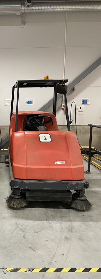 Hako Hakomatic B 1100 - كناسة المناطق الصناعية: صور 1 Hako Hakomatic B 1100 - كناسة المناطق الصناعية: صور 1