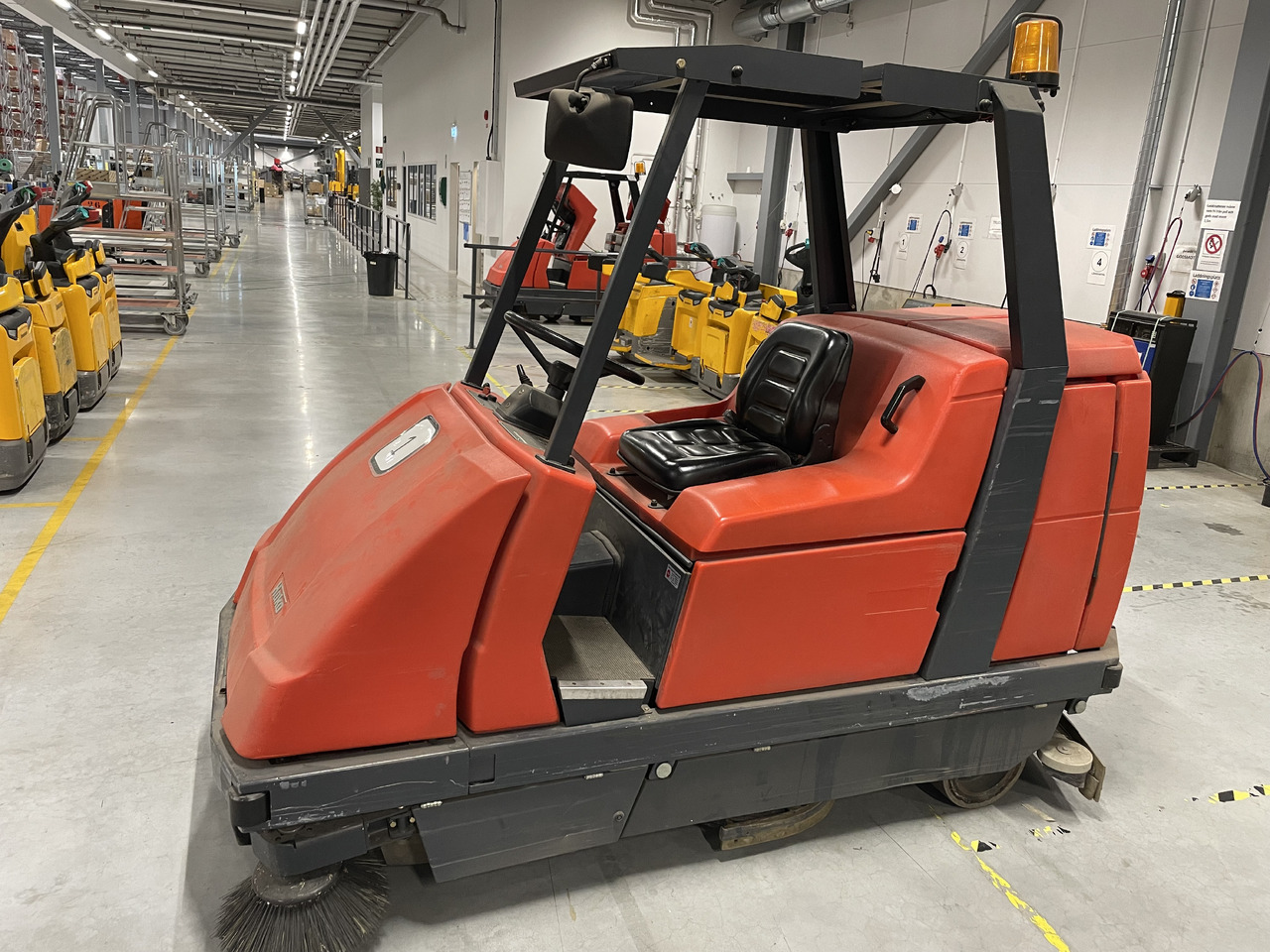 Hako Hakomatic B 1100 - كناسة المناطق الصناعية: صور 2 Hako Hakomatic B 1100 - كناسة المناطق الصناعية: صور 2