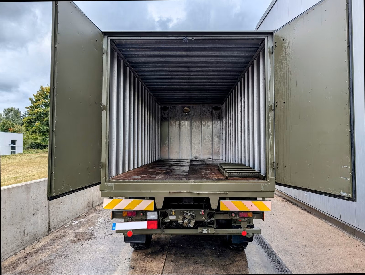 VOLVO N10 - بصندوق مغلق شاحنة: صور 4 VOLVO N10 - بصندوق مغلق شاحنة: صور 4