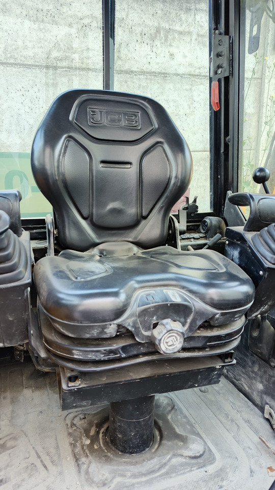 JCB 1CX 08M3WL - حفار متعدد الاستخدام: صور 4 JCB 1CX 08M3WL - حفار متعدد الاستخدام: صور 4