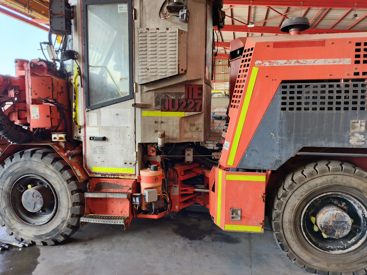 SANDVIK DD321-40C - ماكينات التعدين: صور 2 SANDVIK DD321-40C - ماكينات التعدين: صور 2