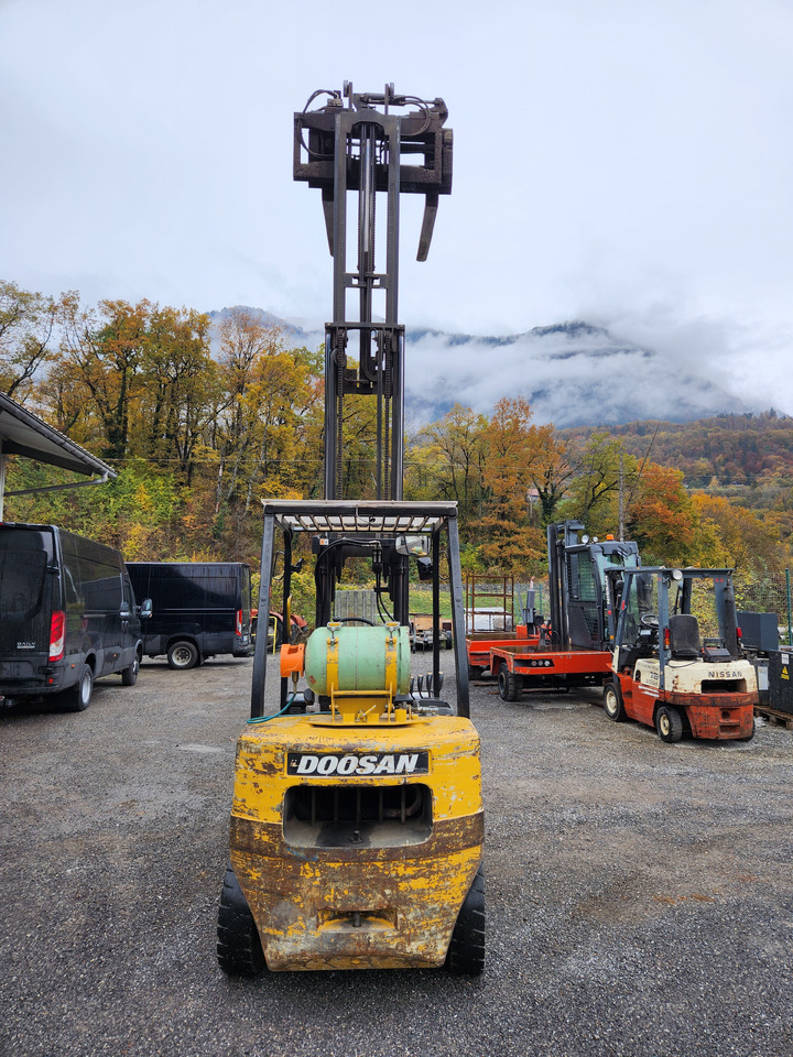 DAEWOO G30E-3 - رافعة شوكية تعمل بالغاز: صور 4 DAEWOO G30E-3 - رافعة شوكية تعمل بالغاز: صور 4