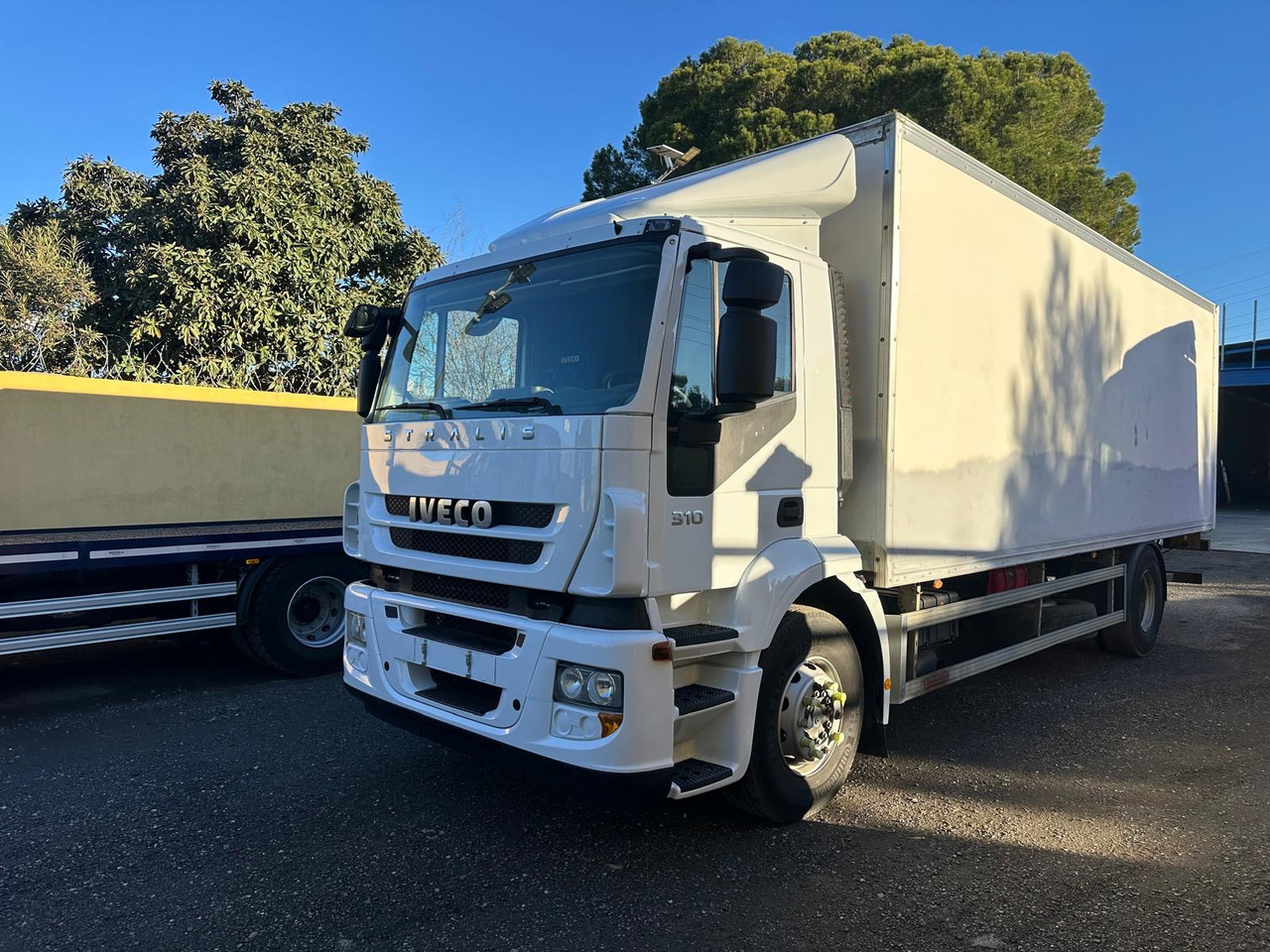 IVECO STRALIS 310 - بصندوق مغلق شاحنة: صور 2 IVECO STRALIS 310 - بصندوق مغلق شاحنة: صور 2