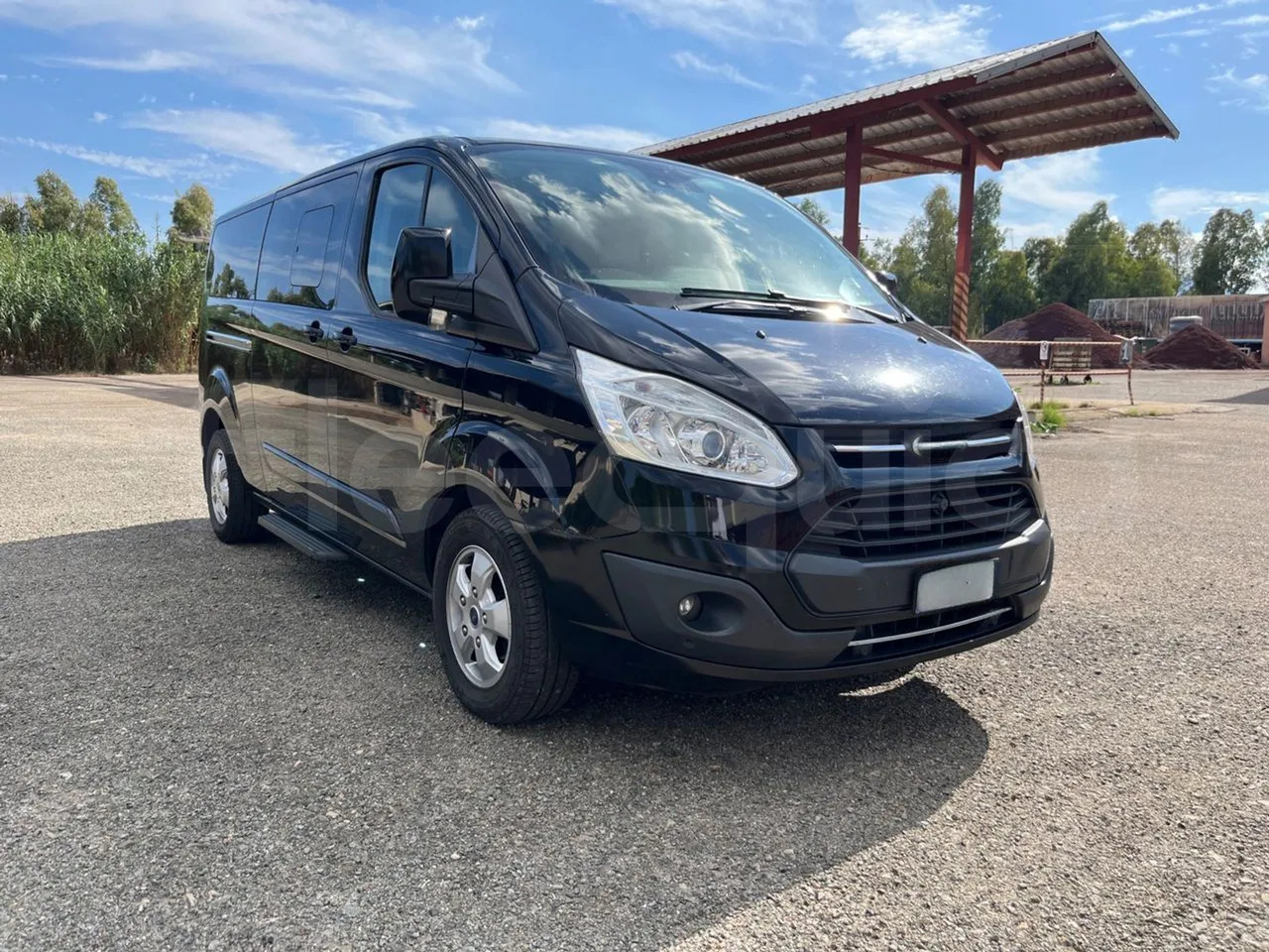 Ford Tourneo Custom - باص النقل بين المدن: صور 1 Ford Tourneo Custom - باص النقل بين المدن: صور 1
