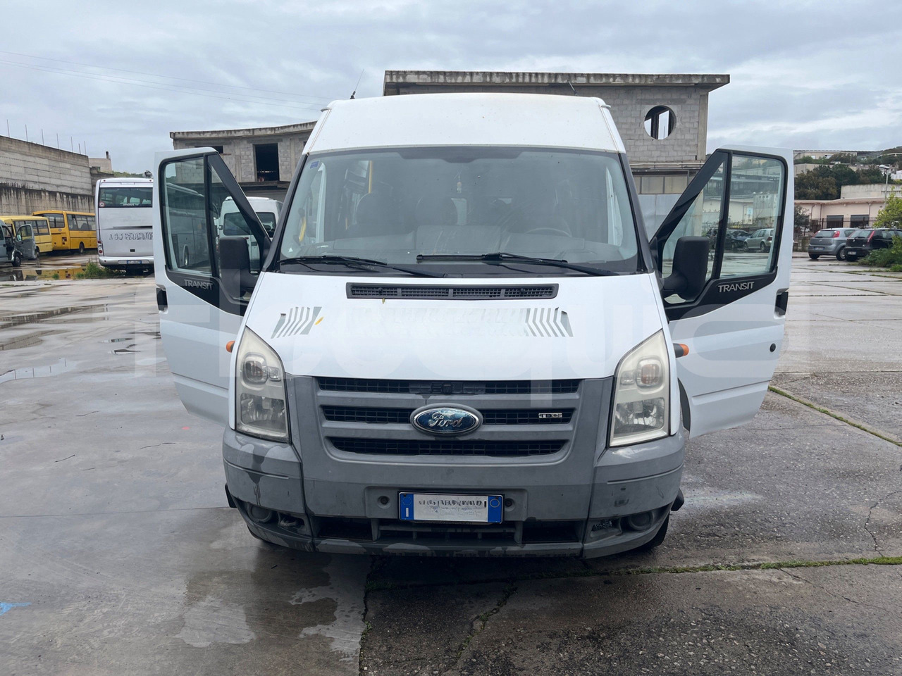 Ford Transit - باص النقل بين المدن: صور 2 Ford Transit - باص النقل بين المدن: صور 2