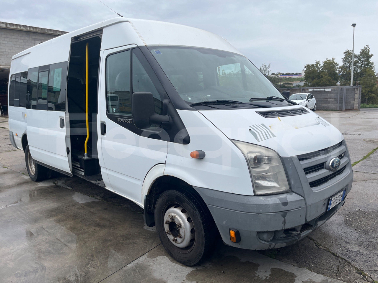 Ford Transit - باص النقل بين المدن: صور 1 Ford Transit - باص النقل بين المدن: صور 1