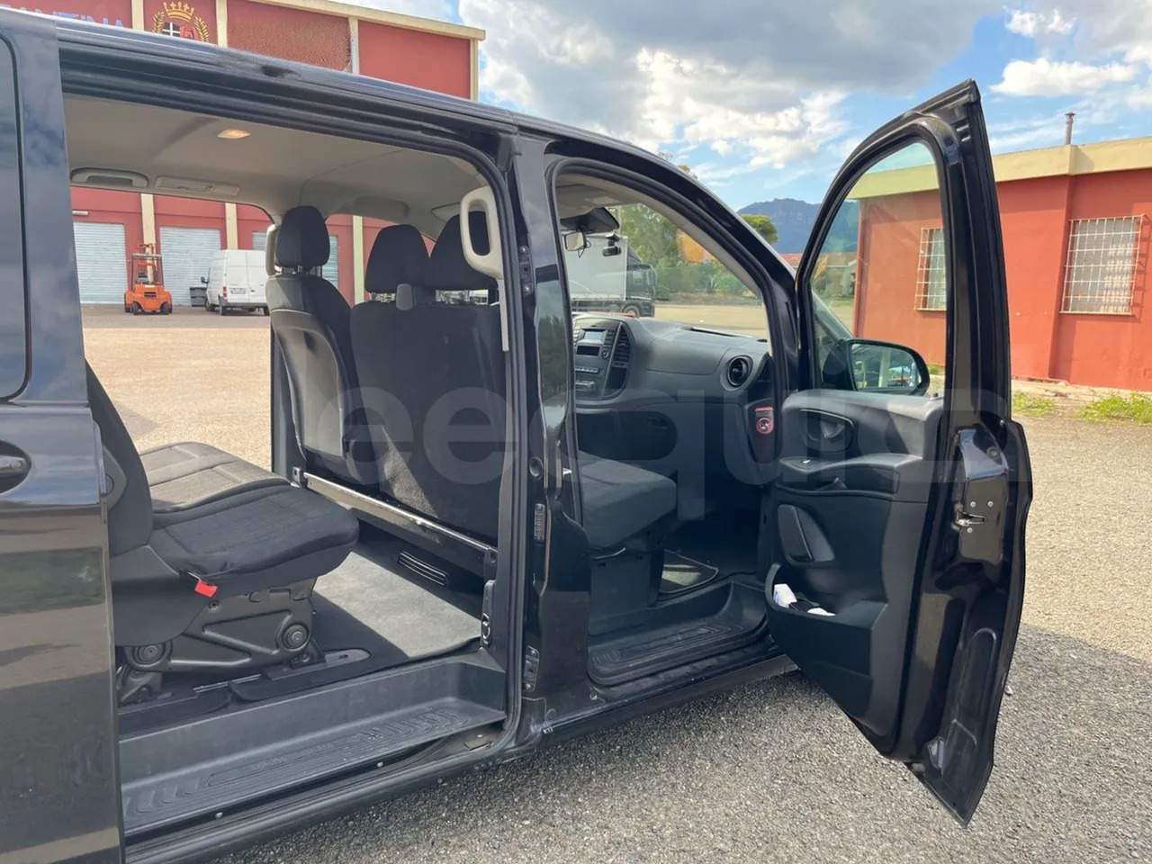 باص النقل بين المدن Mercedes-Benz Vito Tourer: صور 14