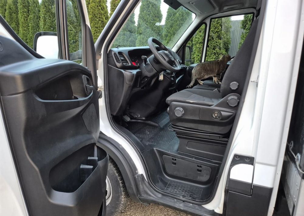 Iveco 35C14 - الشاحنات الصغيرة المسطحة: صور 5 Iveco 35C14 - الشاحنات الصغيرة المسطحة: صور 5