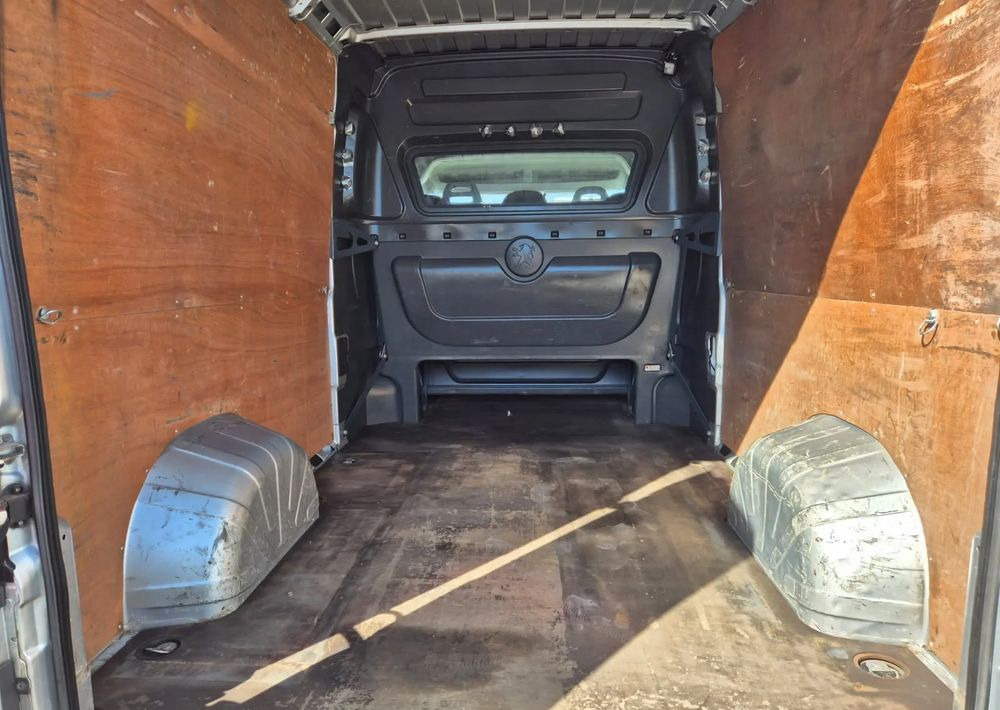 Peugeot Boxer 130KM Brygadówka L3H2 - الشاحنات الصغيرة كابينة مزدوجة: صور 4 Peugeot Boxer 130KM Brygadówka L3H2 - الشاحنات الصغيرة كابينة مزدوجة: صور 4