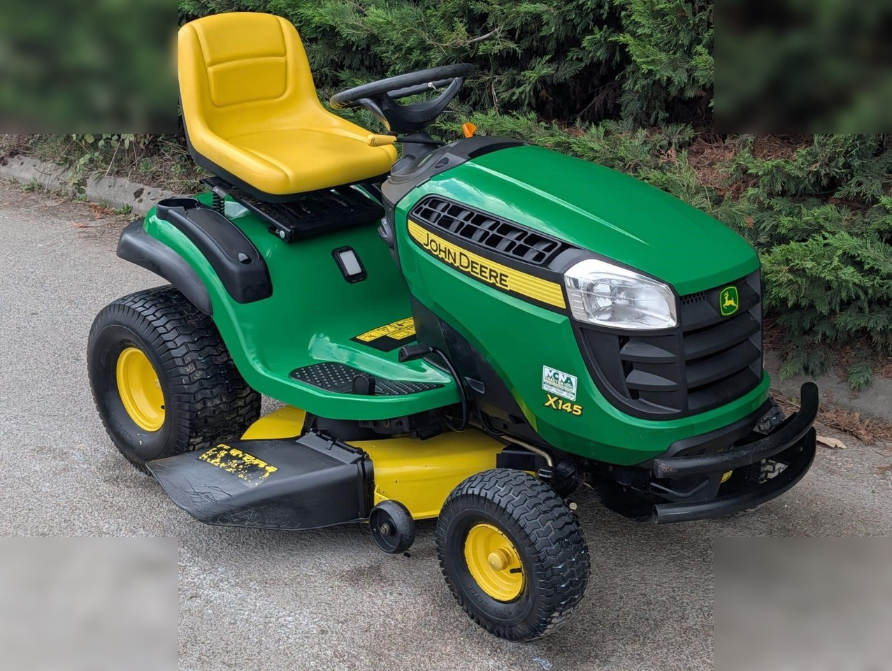 2011 JOHN DEERE X145 - جزازة المروج: صور 1 2011 JOHN DEERE X145 - جزازة المروج: صور 1