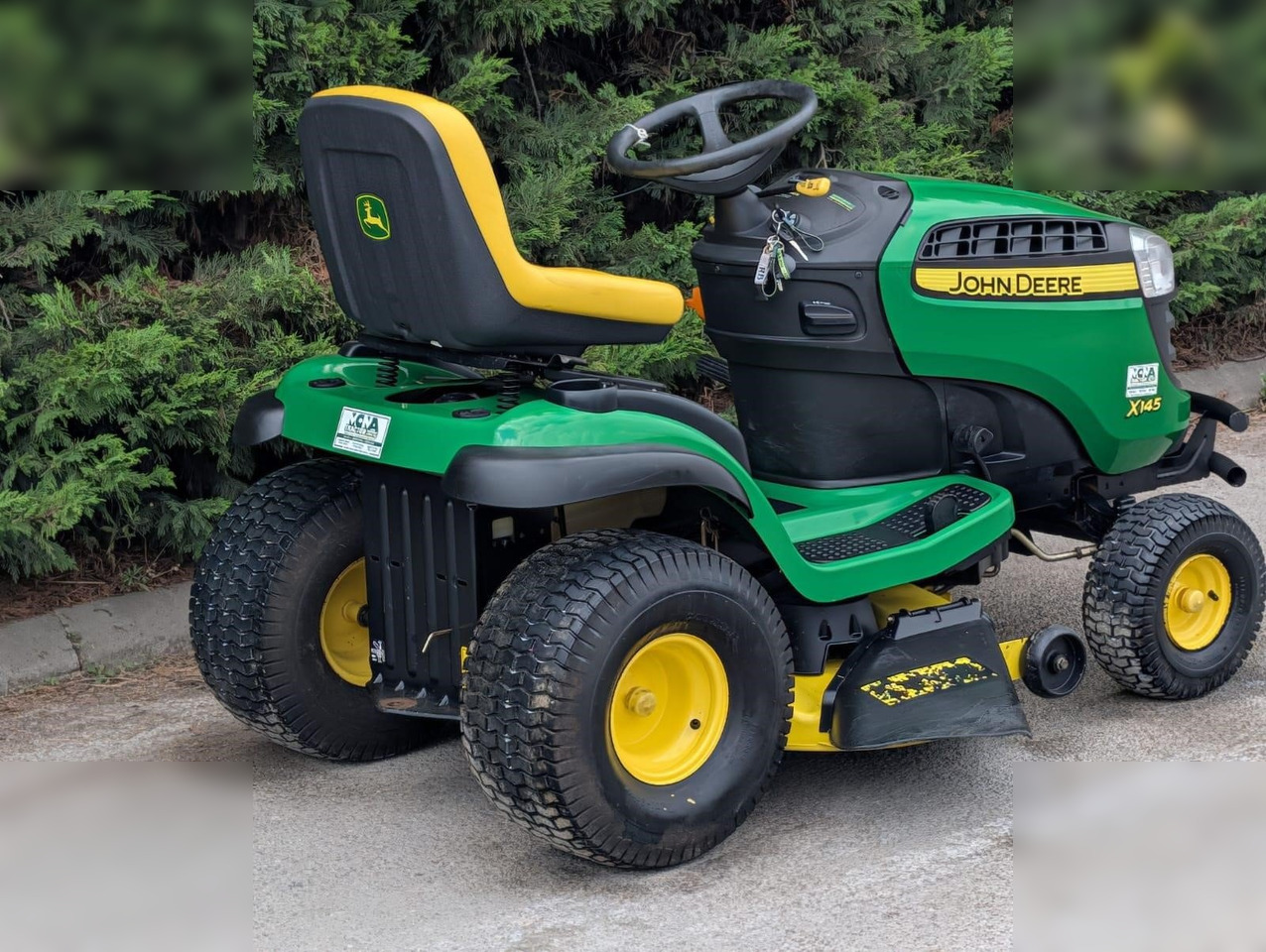 2011 JOHN DEERE X145 - جزازة المروج: صور 5 2011 JOHN DEERE X145 - جزازة المروج: صور 5