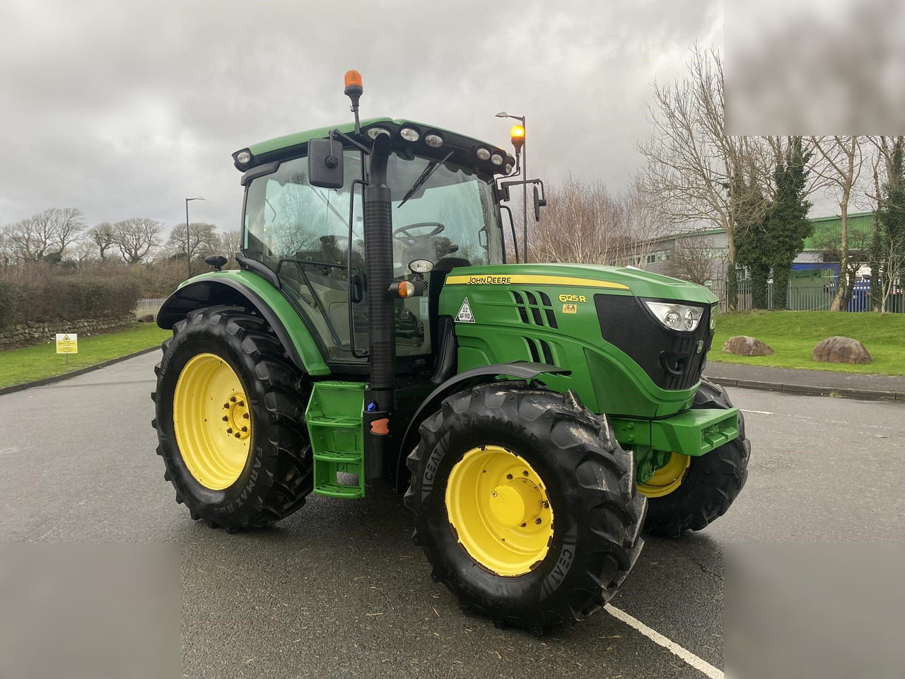 2012 JOHN DEERE 6125R - جرار: صور 1 2012 JOHN DEERE 6125R - جرار: صور 1