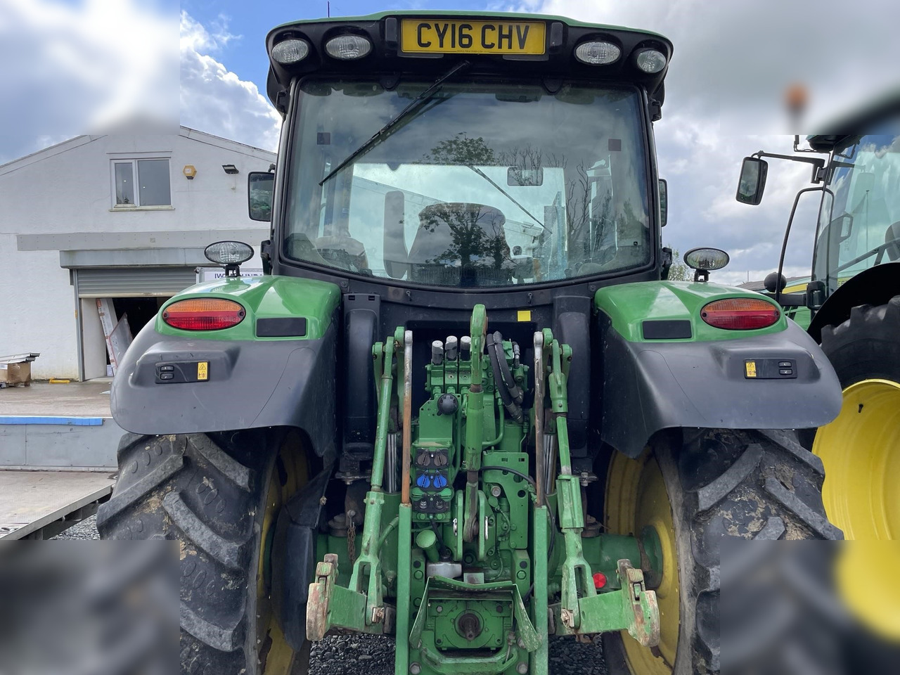 2016 JOHN DEERE 6110R - جرار: صور 3 2016 JOHN DEERE 6110R - جرار: صور 3