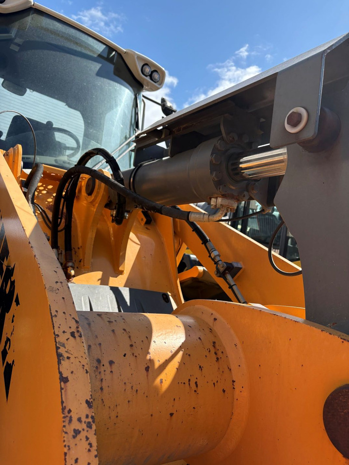 اللودر بعجل Liebherr L538: صور 9