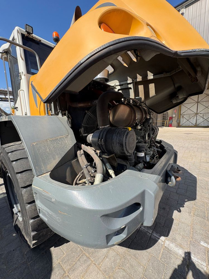 اللودر بعجل Liebherr L538: صور 8