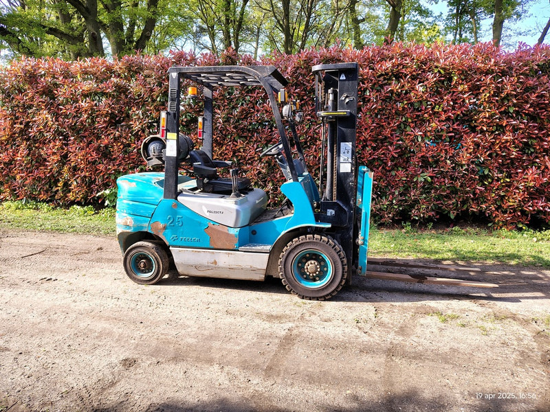 Feeler 2500 - رافعة شوكية تعمل بالغاز: صور 4 Feeler 2500 - رافعة شوكية تعمل بالغاز: صور 4