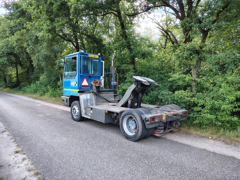 Terberg Yt180 - جرارات صالات المطارات: صور 3 Terberg Yt180 - جرارات صالات المطارات: صور 3